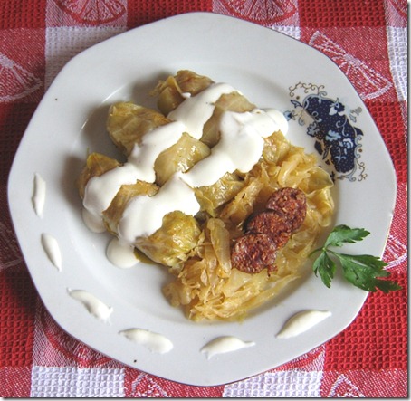 Meat rolls in cabbage leaves